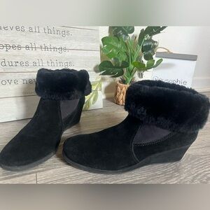 Easy Spirit Black Suede Ankle Boots w Foldover Faux Fur Trim. Size 8